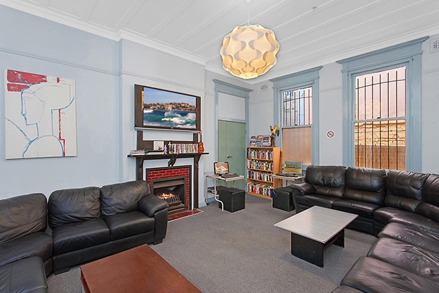 best hostels in Sydney Blue Parrot